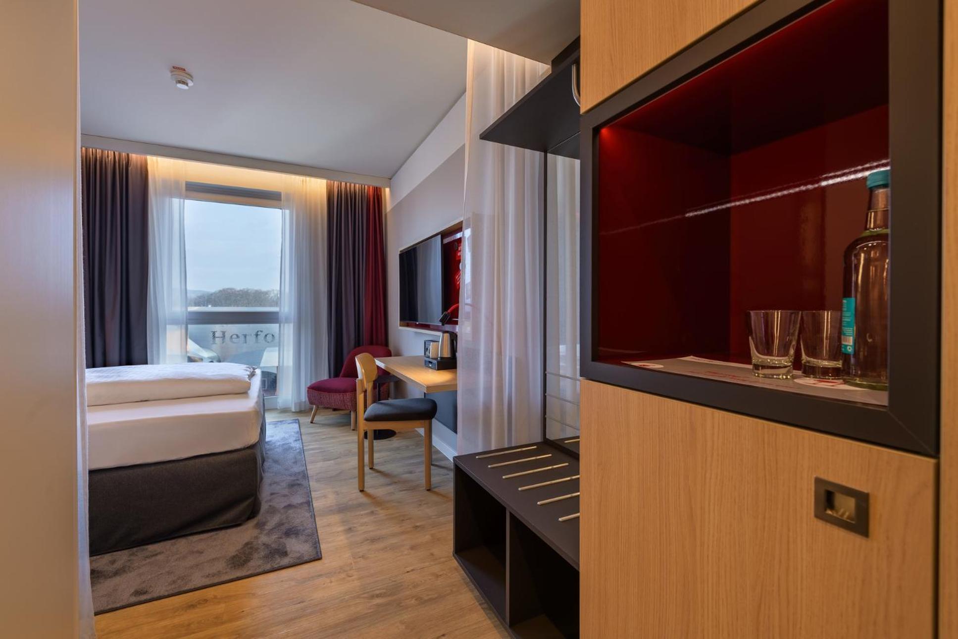 Intercityhotel Херфорд Екстериор снимка