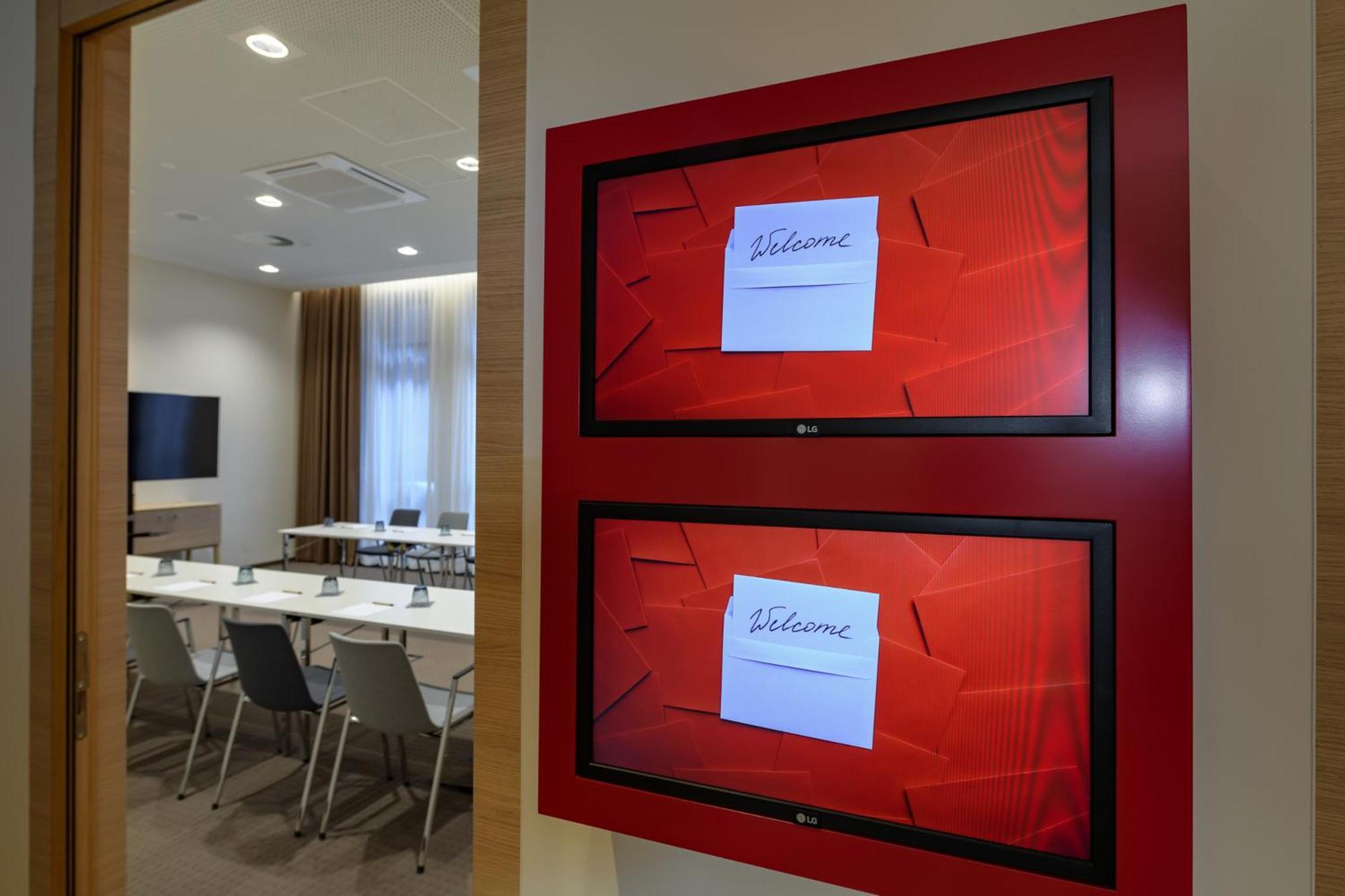 Intercityhotel Херфорд Екстериор снимка