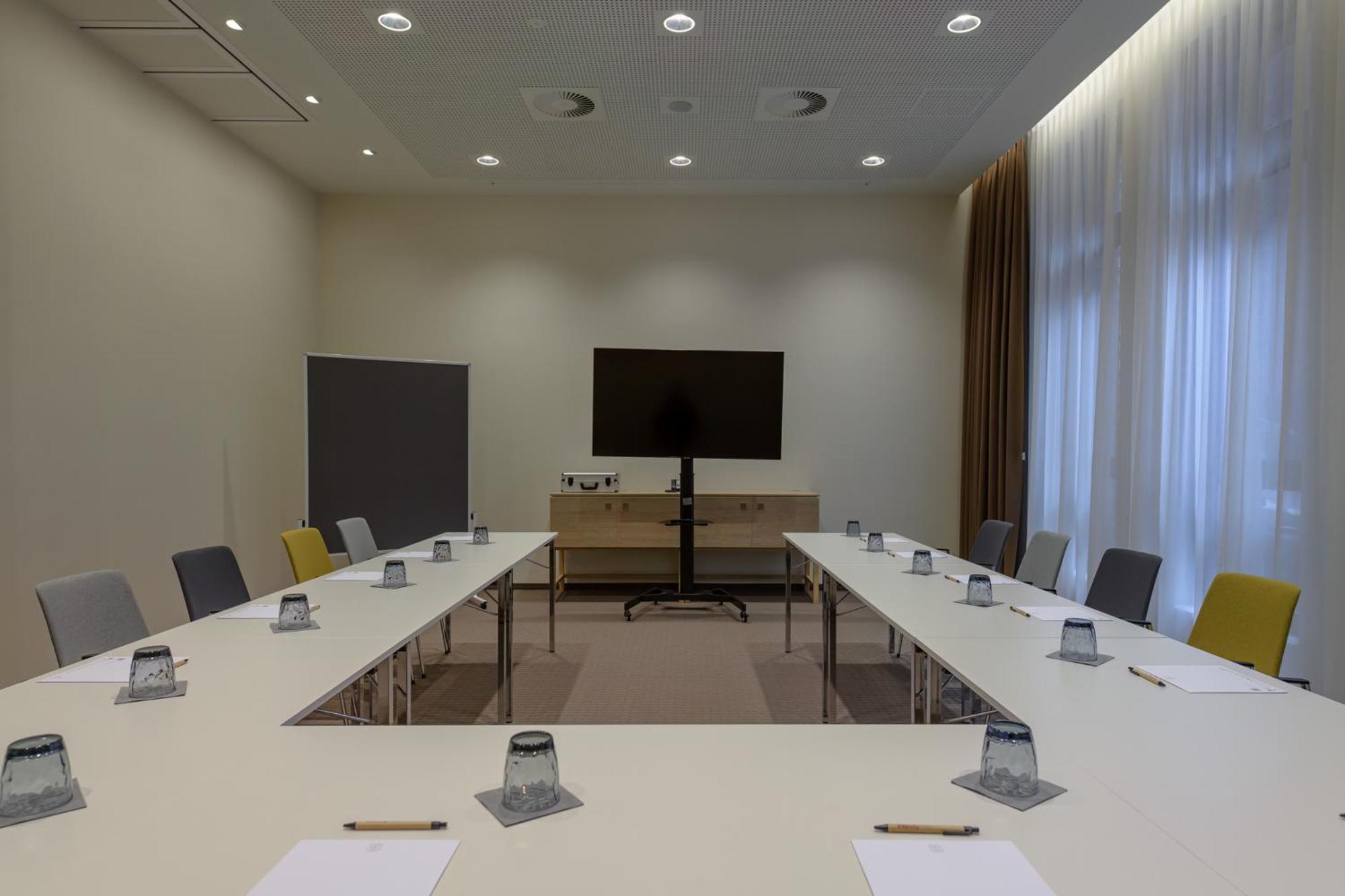 Intercityhotel Херфорд Екстериор снимка